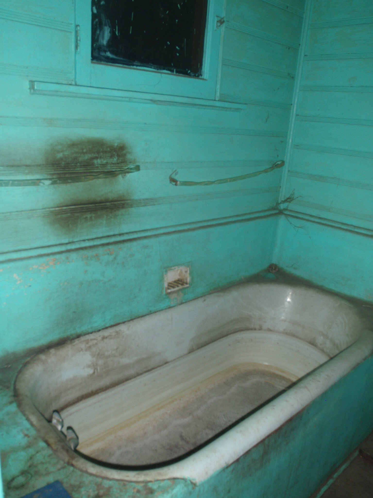 First Avenue La Crescenta bathroom before