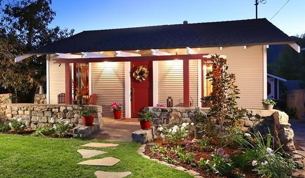 First Avenue La Crescenta exterior after